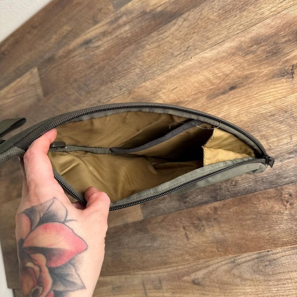 The North Face Electra Sling S Bag Military Green Hiking Fishing - Picture 3 of 9